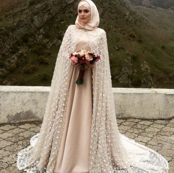 Hijab Cape dengan Hiasan Renda